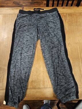 Secret Treasures Gray Heather Joggers with Black Side Panels